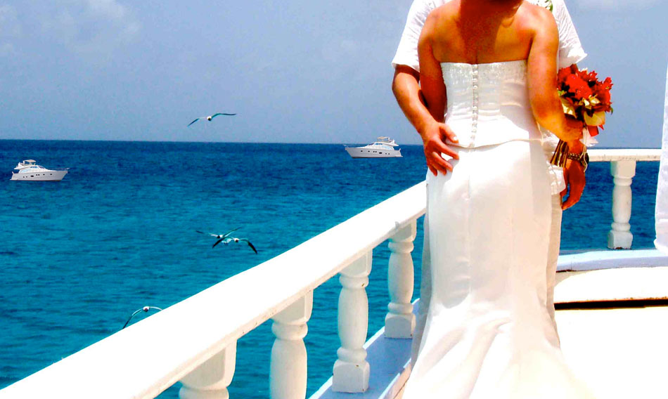 How to plan a perfect wedding on a luxury yacht charter
