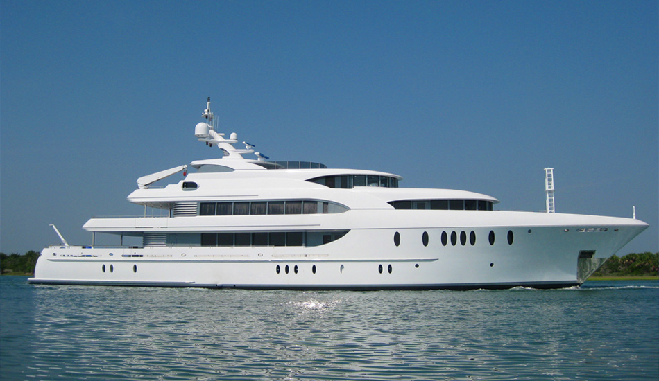 renting a luxury yacht