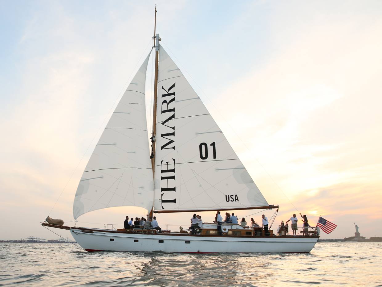 Prime Yacht Rentals Miami - Sail in the Mark Hotel