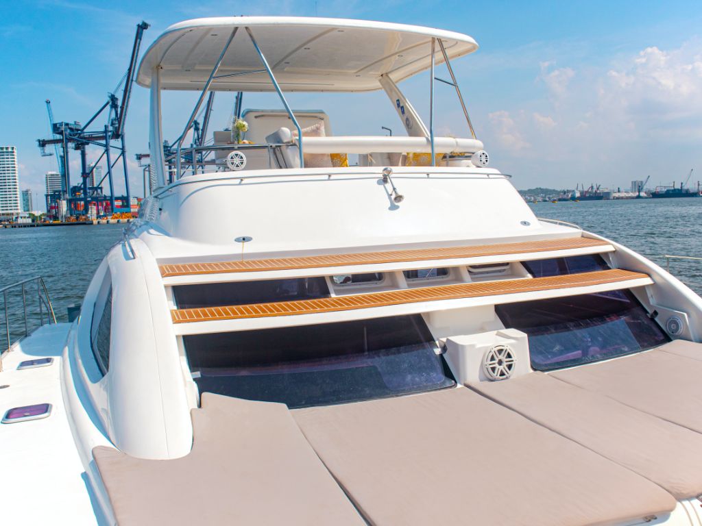 47 Leopard Corporate Yacht Cartagena for rent