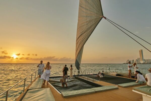 Bona Vida Catamaran Corporate Event Yacht Cartagena (17)