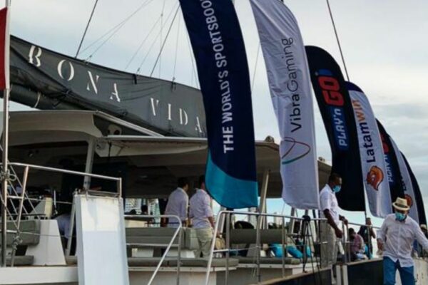 Bona Vida Catamaran Corporate Event Yacht Cartagena (19)