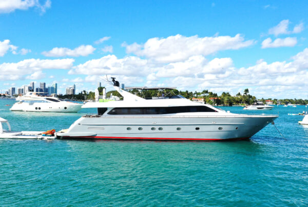 Prime Luxury Rentals - 100′ Dominator + Jacuzzi